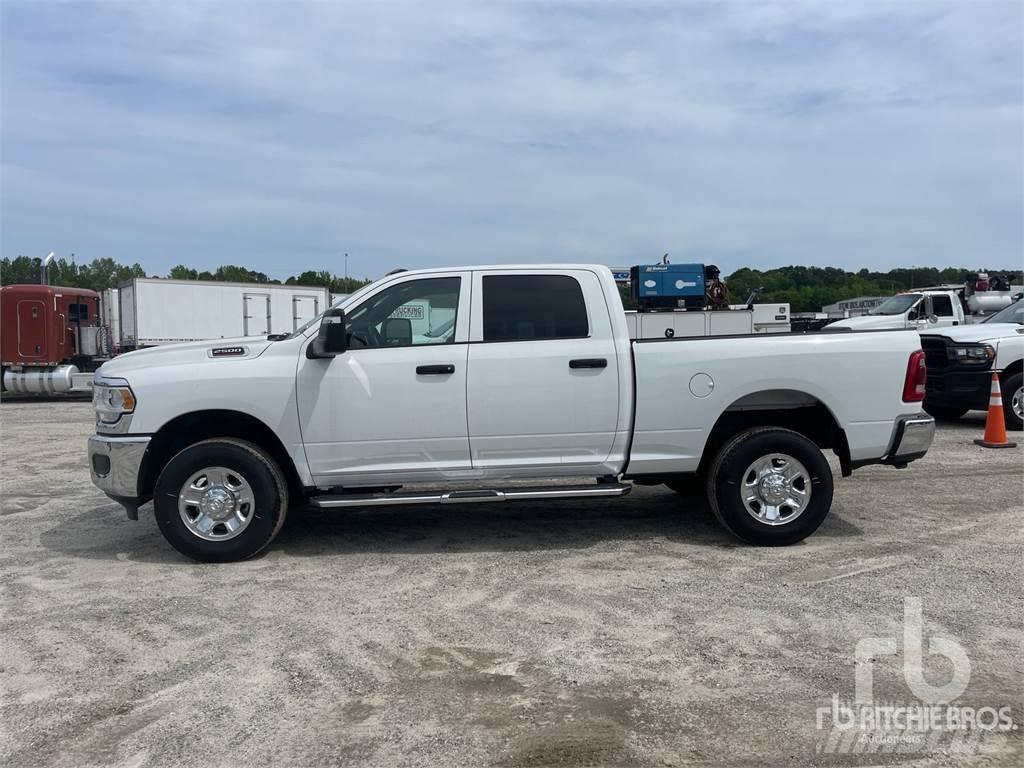 RAM 2500 شاحنات خفيفة/مفصلية الجوانب