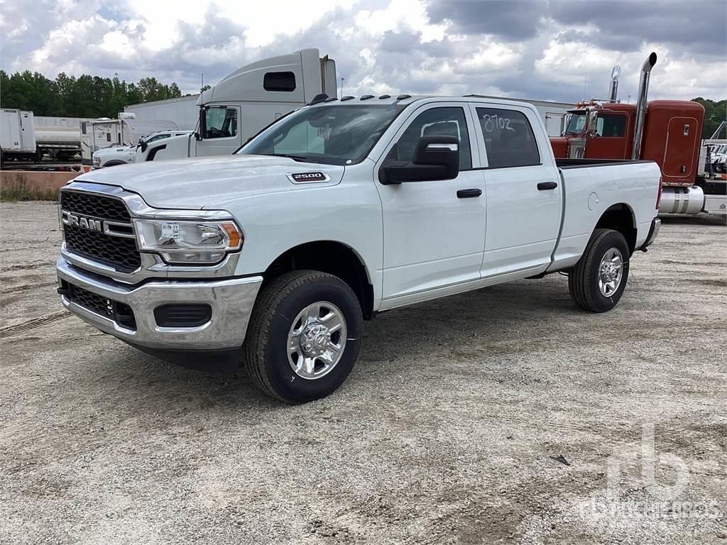 RAM 2500 شاحنات خفيفة/مفصلية الجوانب