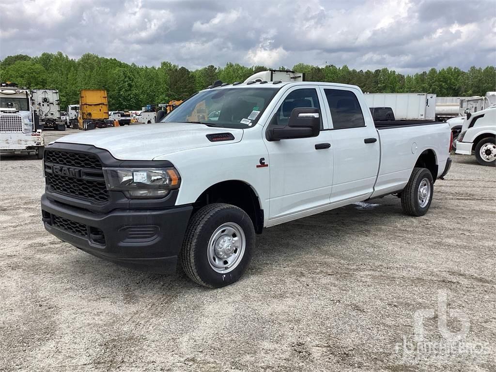 RAM 2500 شاحنات خفيفة/مفصلية الجوانب
