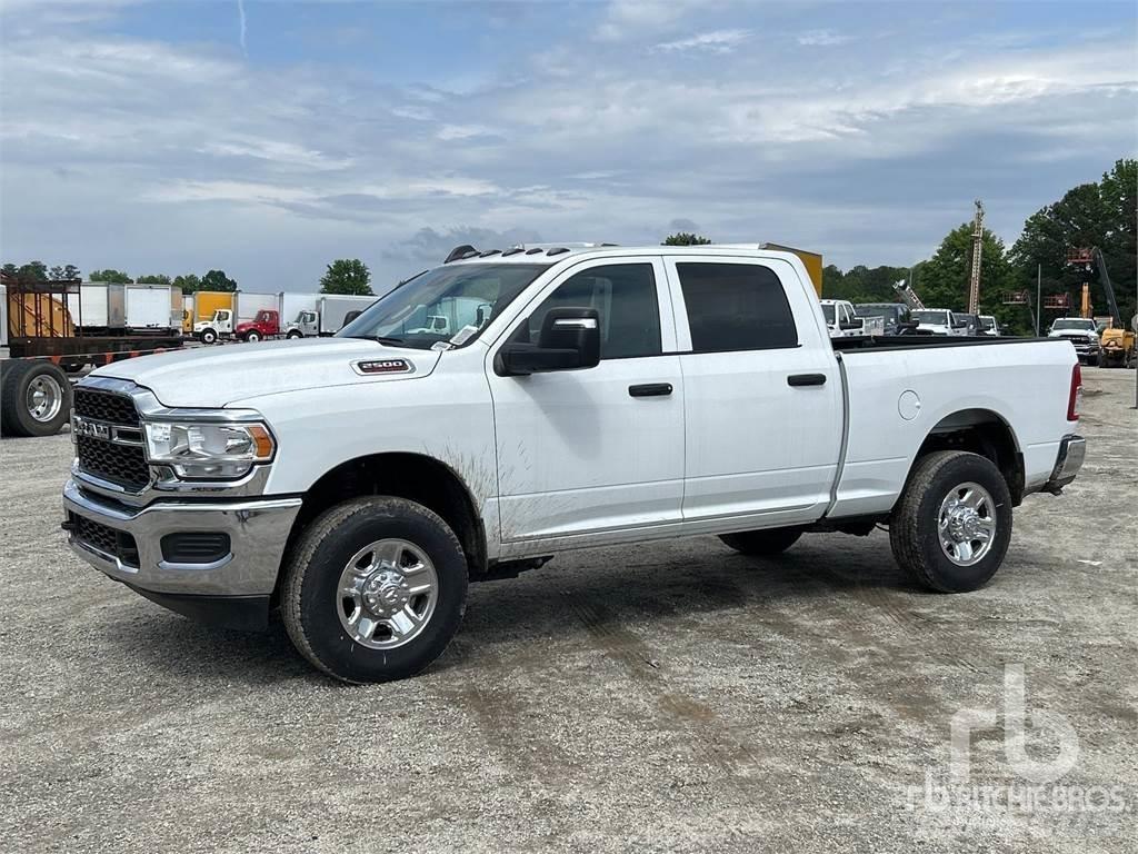 RAM 2500 شاحنات خفيفة/مفصلية الجوانب