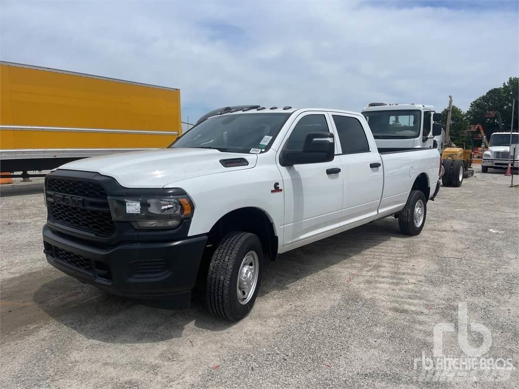 RAM 2500 شاحنات خفيفة/مفصلية الجوانب