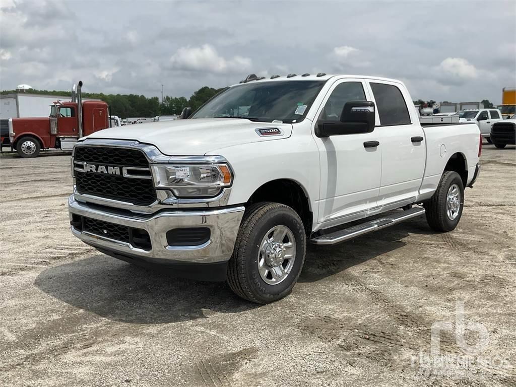 RAM 2500 شاحنات خفيفة/مفصلية الجوانب