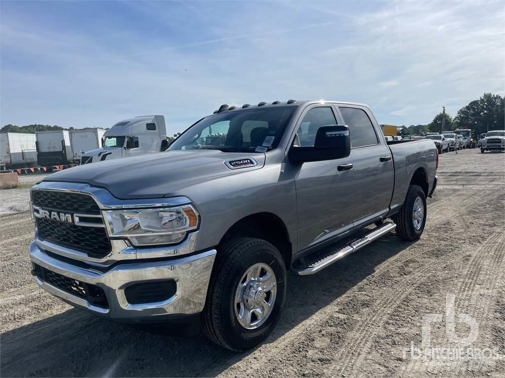 RAM 2500 شاحنات خفيفة/مفصلية الجوانب