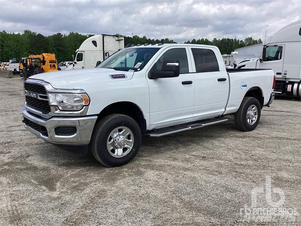 RAM 2500 شاحنات خفيفة/مفصلية الجوانب