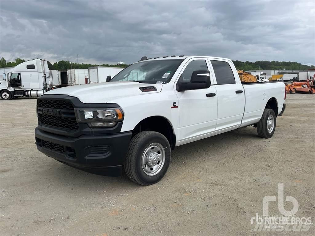 RAM 2500 شاحنات خفيفة/مفصلية الجوانب