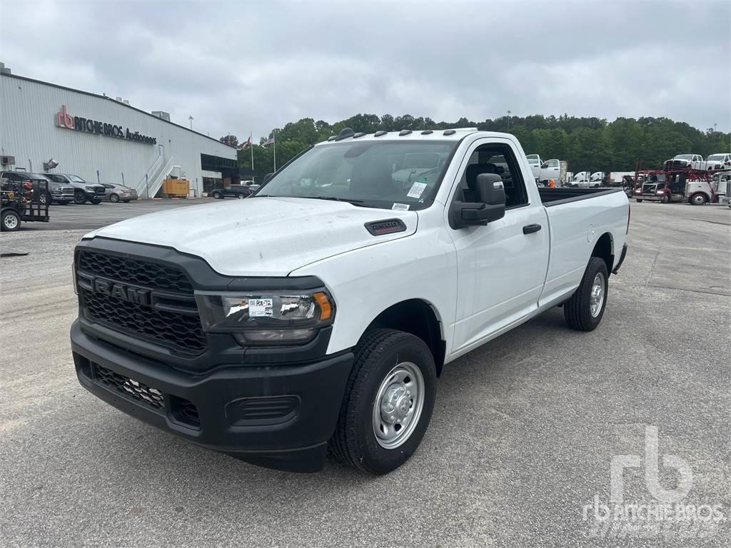 RAM 2500 شاحنات خفيفة/مفصلية الجوانب