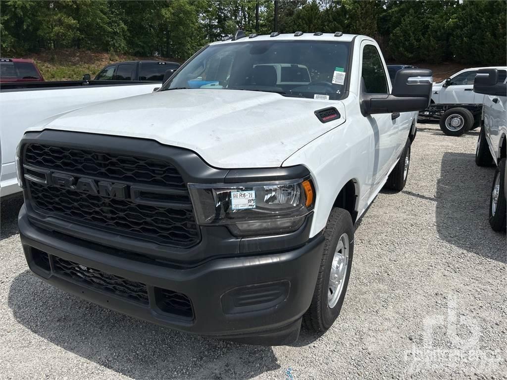 RAM 2500 شاحنات خفيفة/مفصلية الجوانب