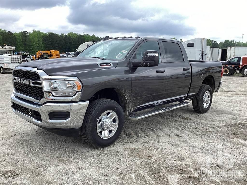 RAM 2500 شاحنات خفيفة/مفصلية الجوانب