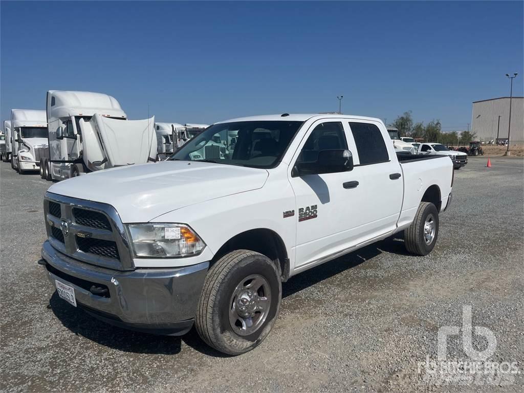 RAM 2500 شاحنات خفيفة/مفصلية الجوانب