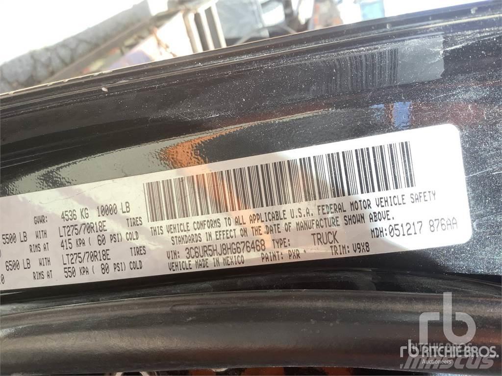 RAM 2500 شاحنات خفيفة/مفصلية الجوانب