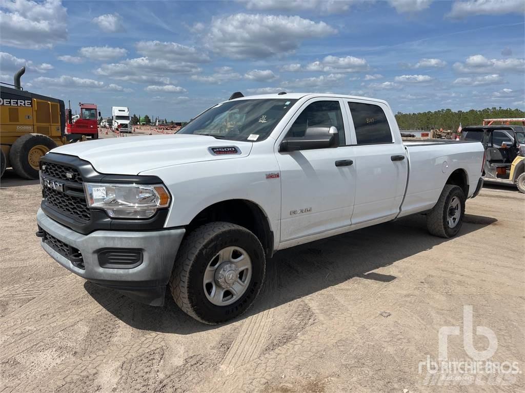 RAM 2500 شاحنات خفيفة/مفصلية الجوانب