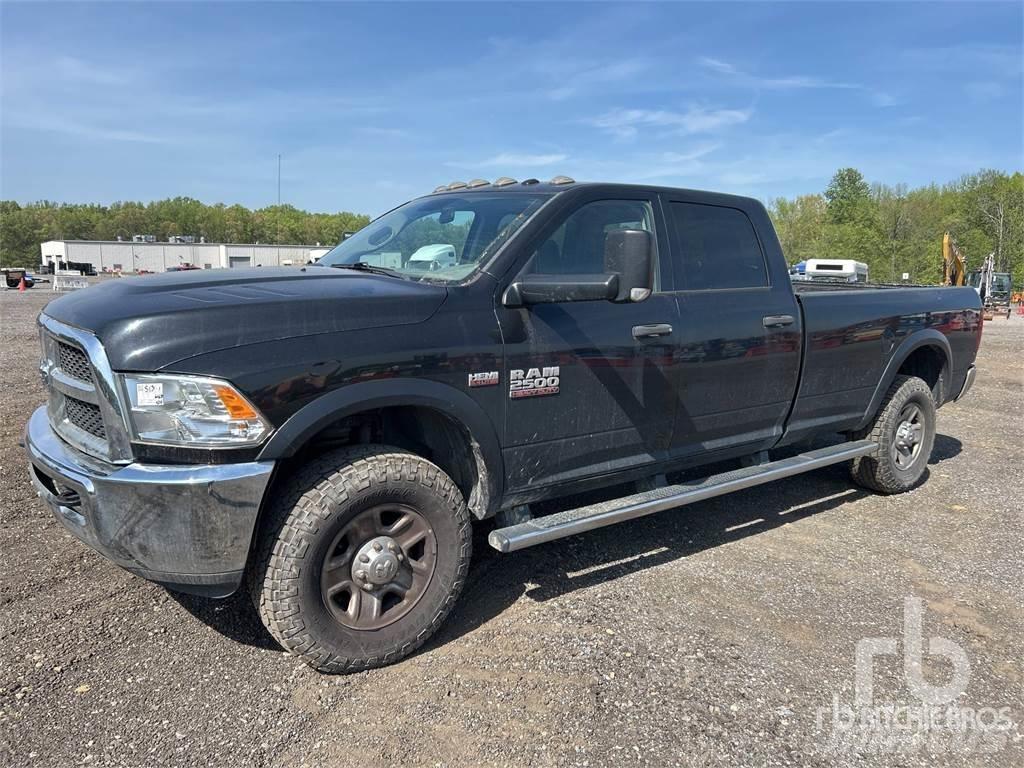 RAM 2500 شاحنات خفيفة/مفصلية الجوانب
