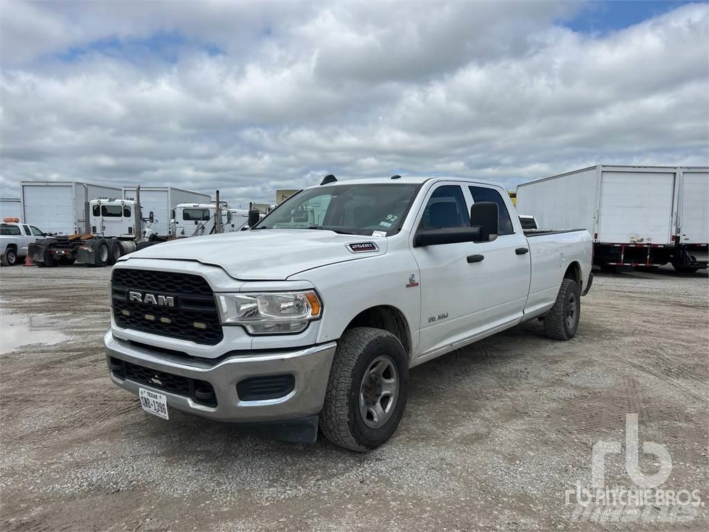 RAM 2500 شاحنات خفيفة/مفصلية الجوانب