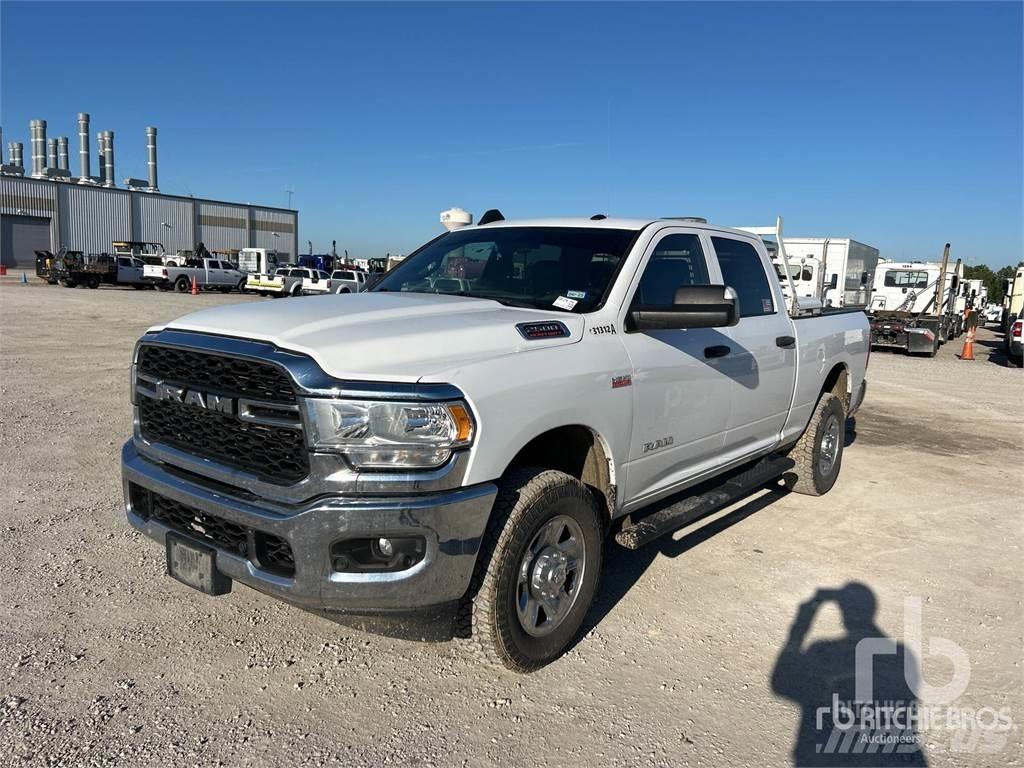 RAM 2500 شاحنات خفيفة/مفصلية الجوانب