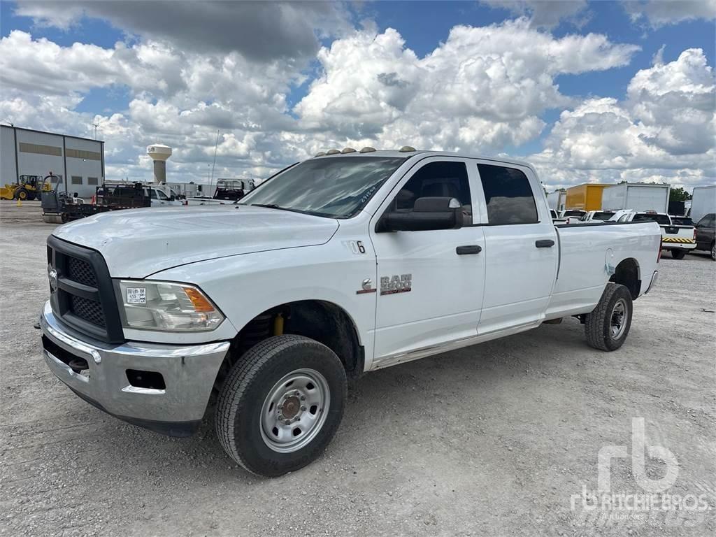 RAM 2500 شاحنات خفيفة/مفصلية الجوانب