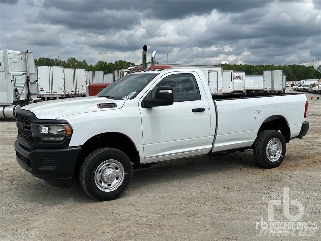 RAM 2500 شاحنات خفيفة/مفصلية الجوانب