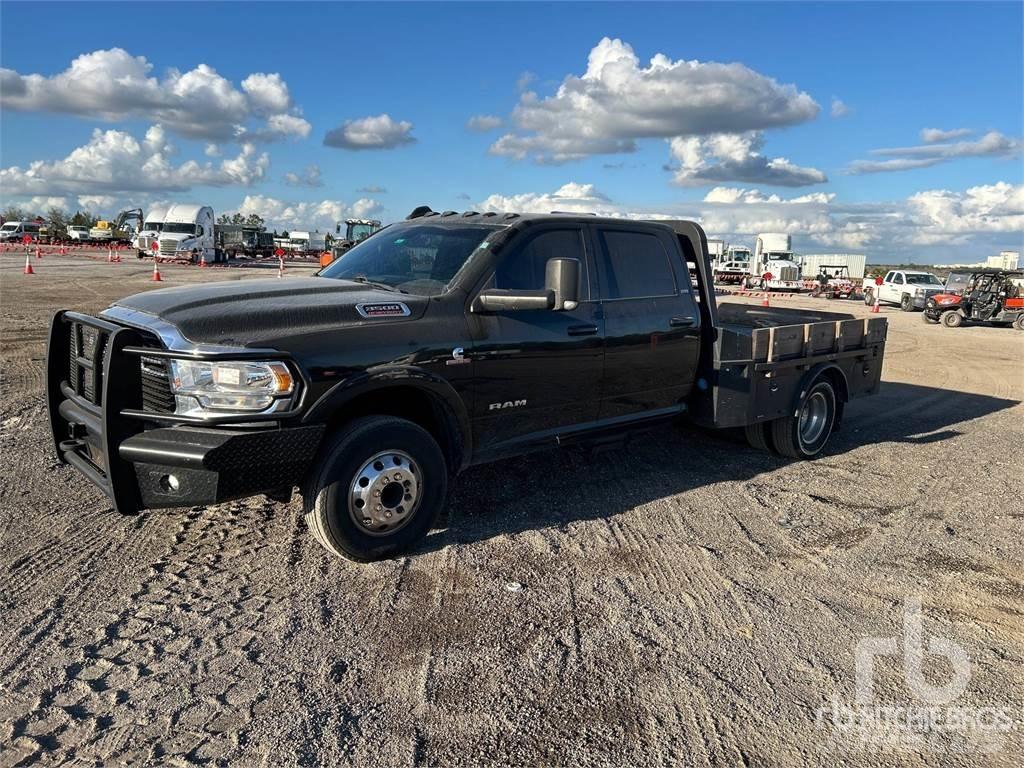 RAM 3500 شاحنات مسطحة/مفصلية الجوانب