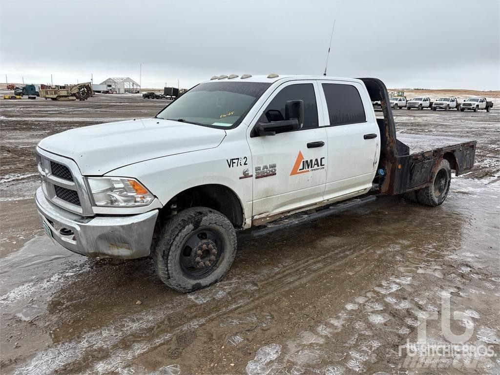 RAM 3500 شاحنات مسطحة/مفصلية الجوانب