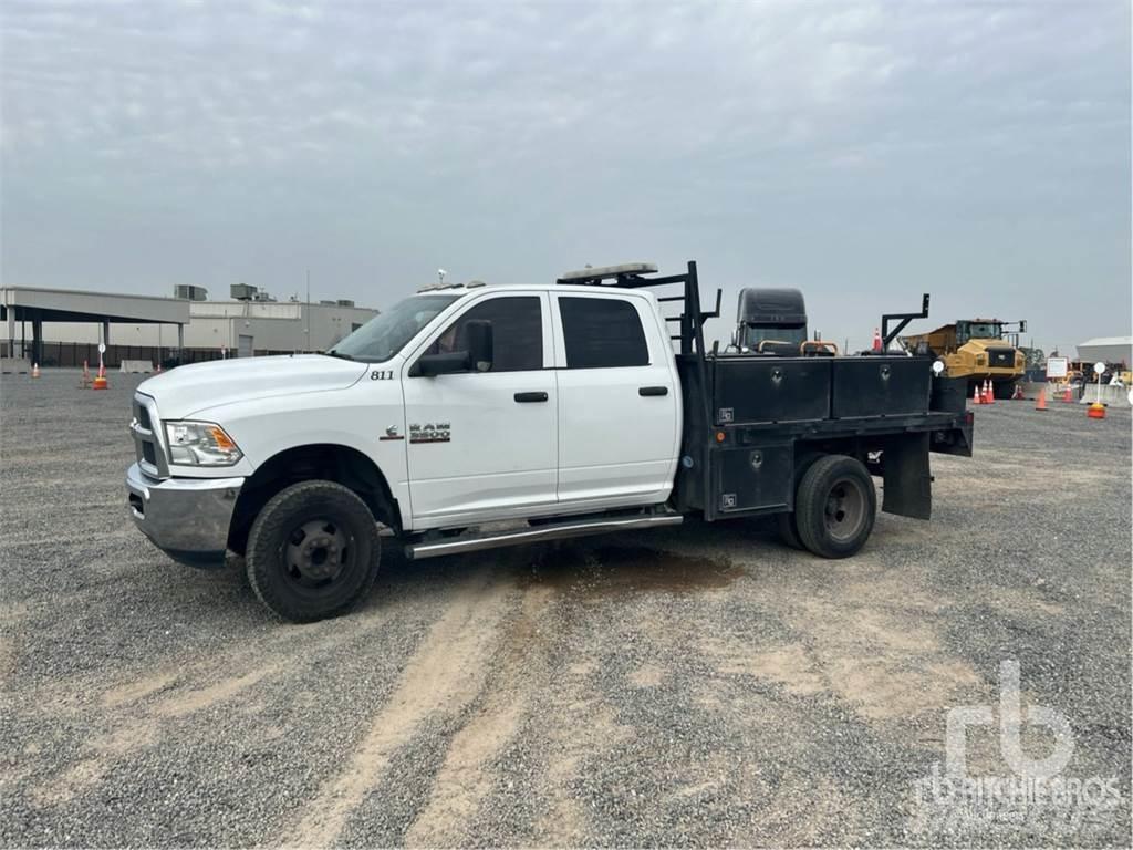 RAM 3500 شاحنات مسطحة/مفصلية الجوانب