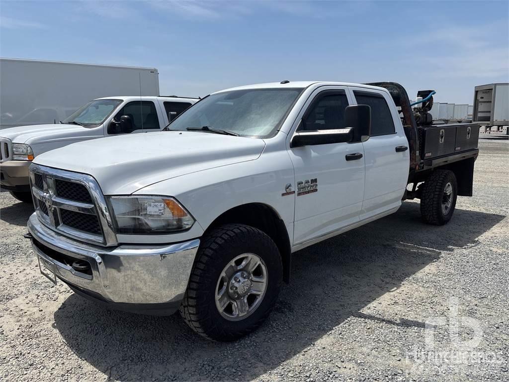 RAM 3500 شاحنات مسطحة/مفصلية الجوانب