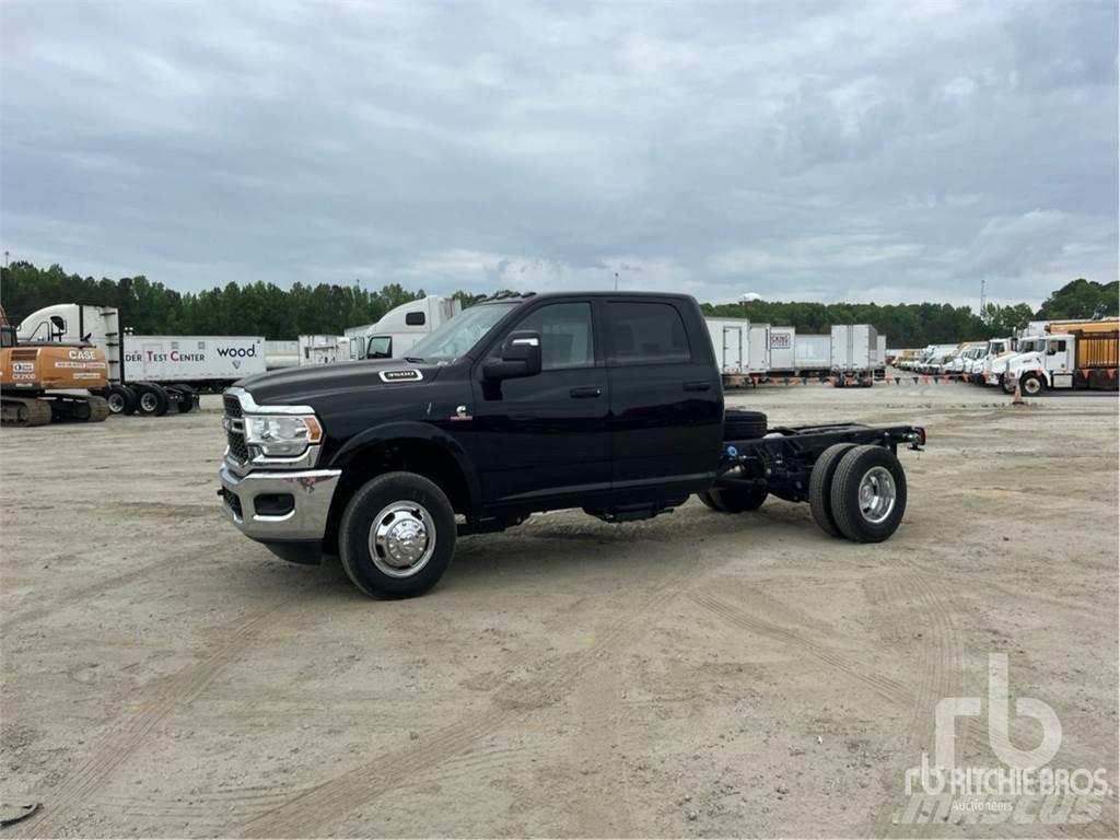 RAM 3500 شاحنات بمقصورة وهيكل