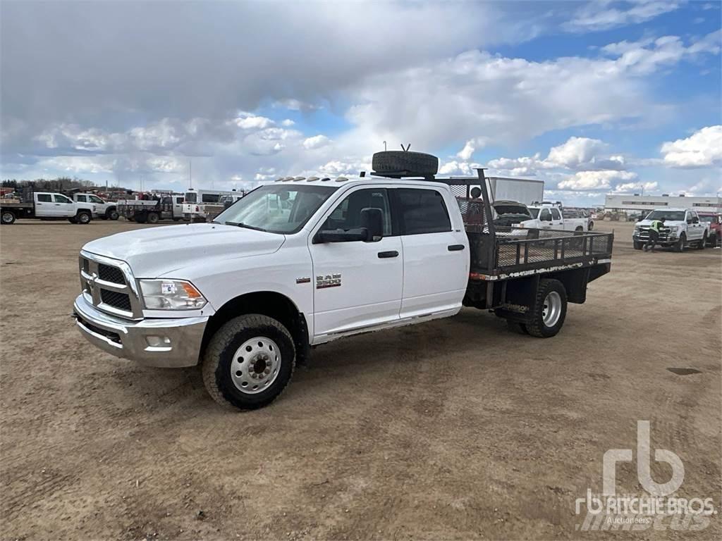 RAM 3500 شاحنات مسطحة/مفصلية الجوانب