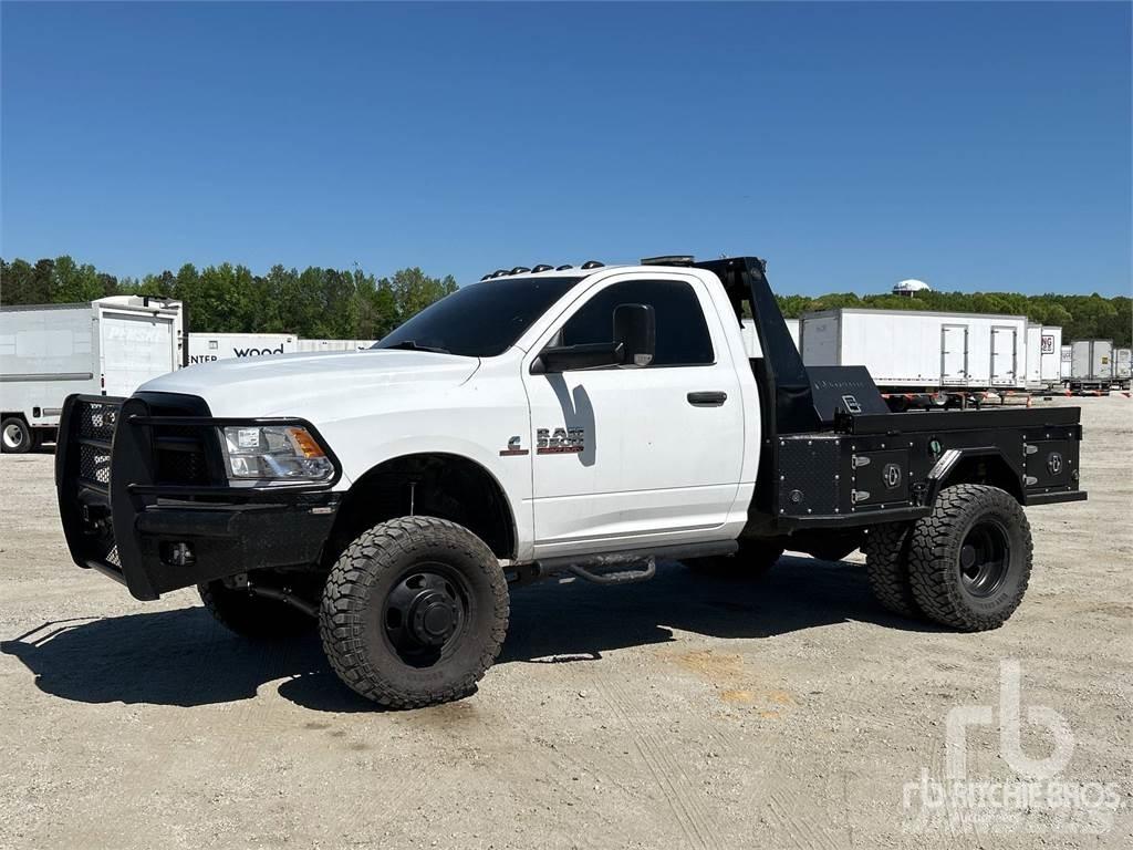 RAM 3500 شاحنات مسطحة/مفصلية الجوانب