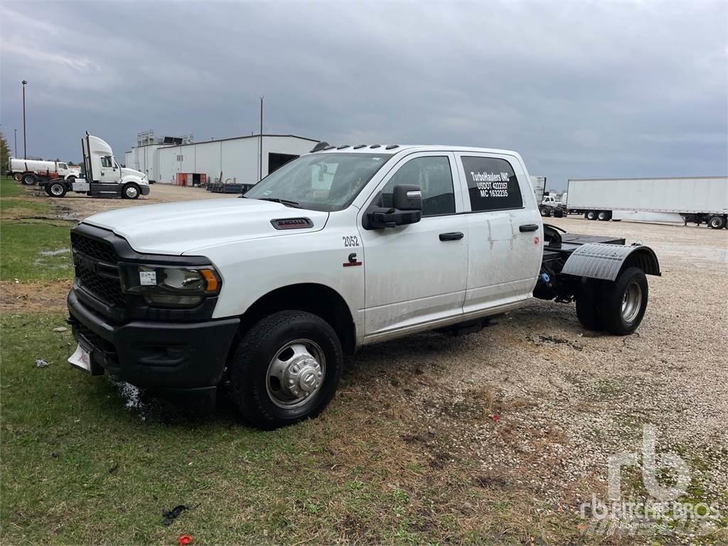 RAM 3500 شاحنات بمقصورة وهيكل
