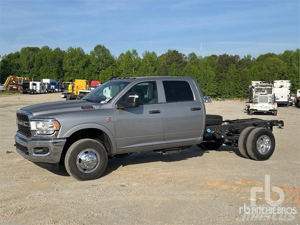 RAM 3500 شاحنات بمقصورة وهيكل