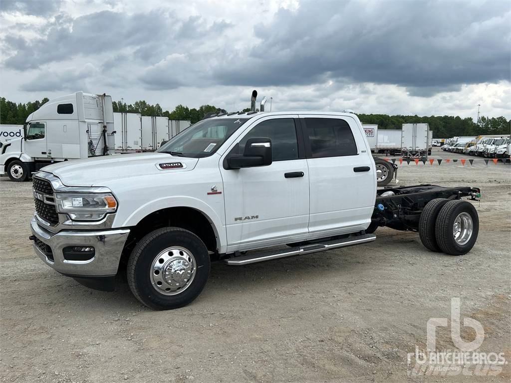 RAM 3500 شاحنات بمقصورة وهيكل