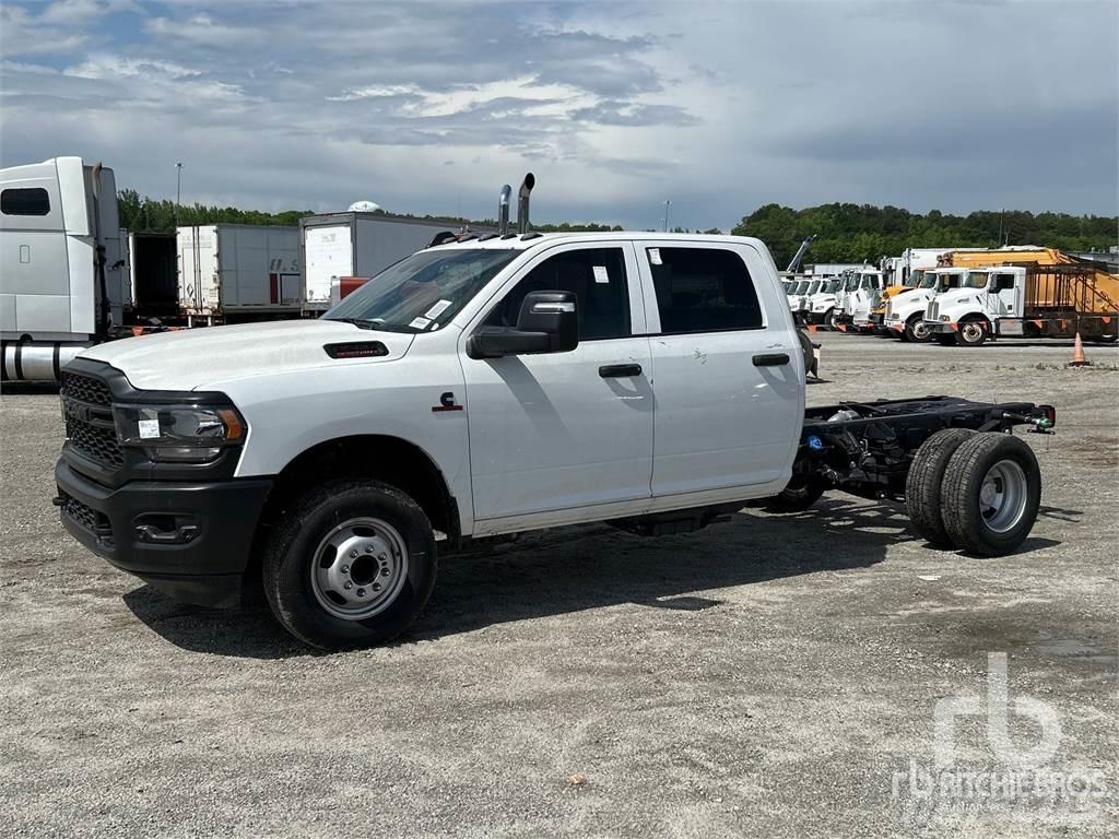 RAM 3500 شاحنات بمقصورة وهيكل