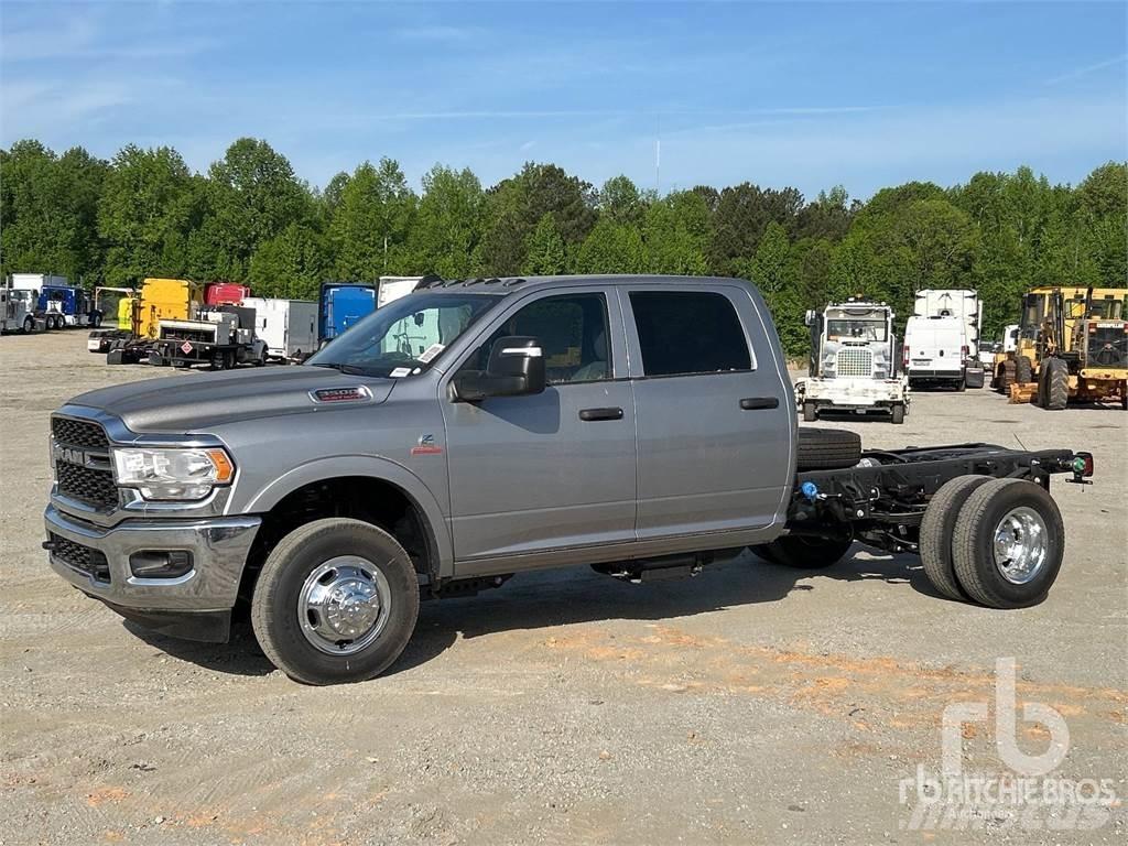 RAM 3500 شاحنات بمقصورة وهيكل