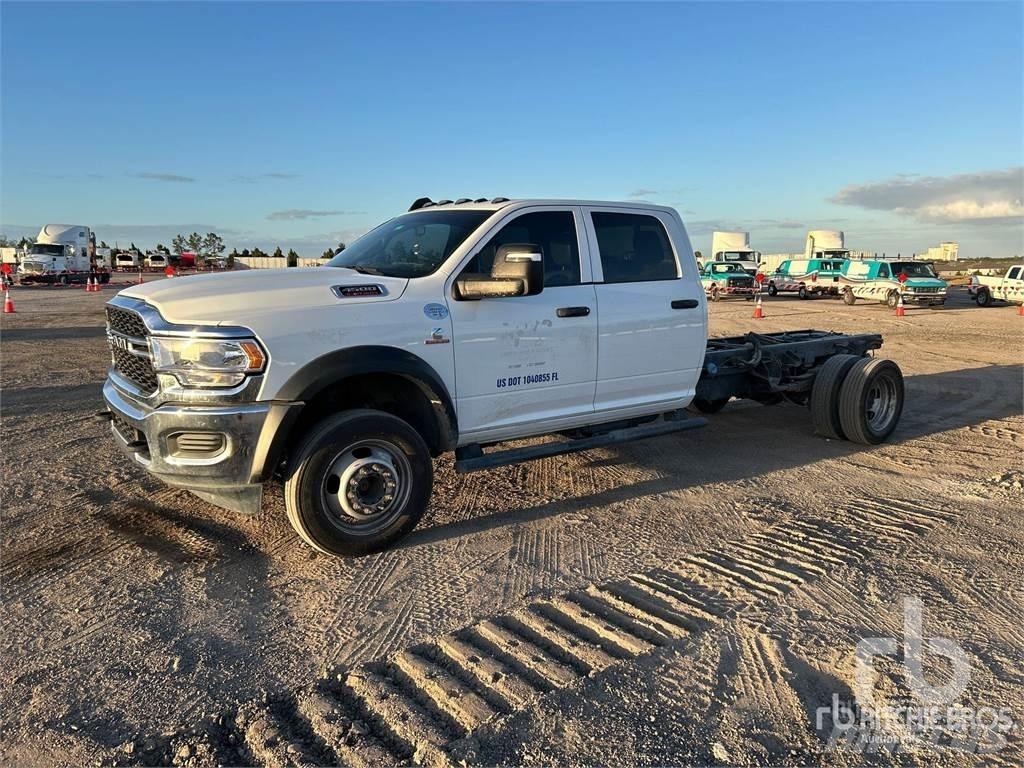 RAM 4500 شاحنات بمقصورة وهيكل