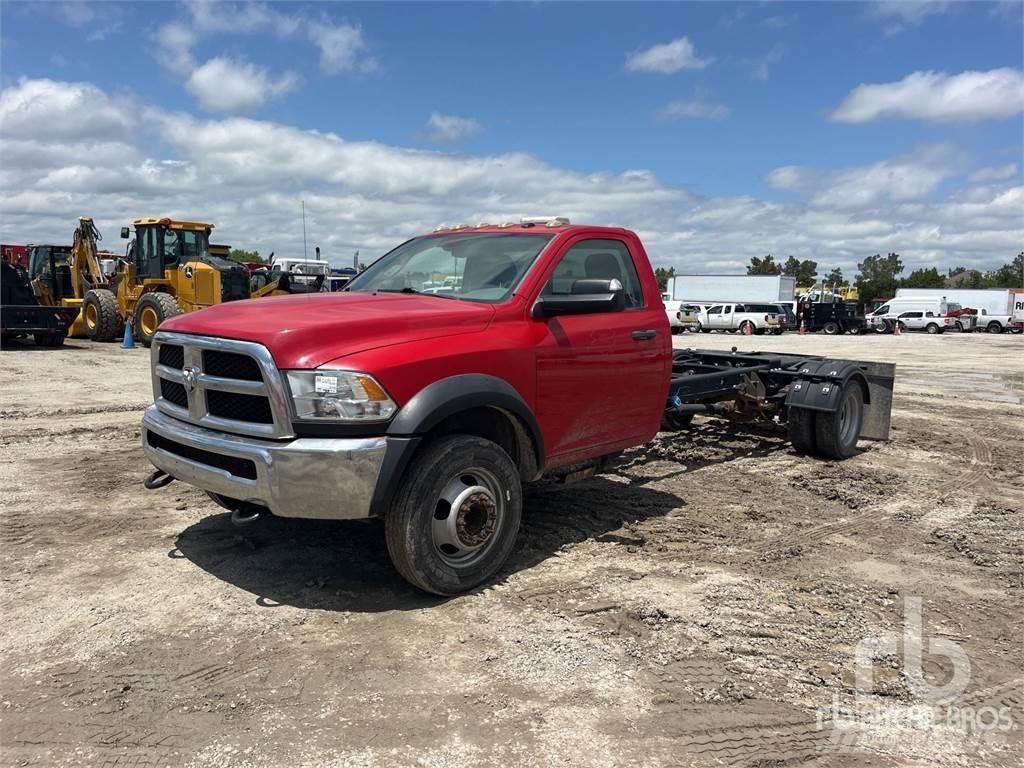 RAM 4500 شاحنات بمقصورة وهيكل