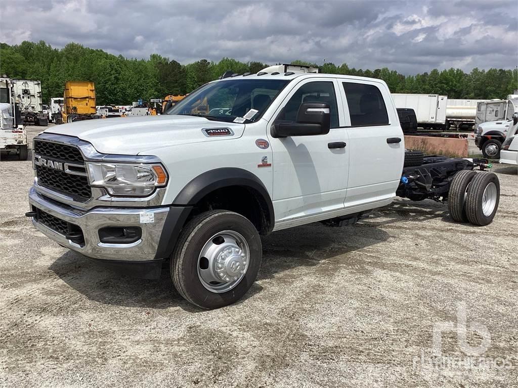 RAM 4500 شاحنات بمقصورة وهيكل