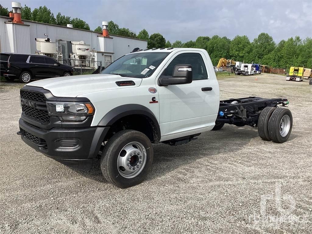 RAM 4500 شاحنات بمقصورة وهيكل