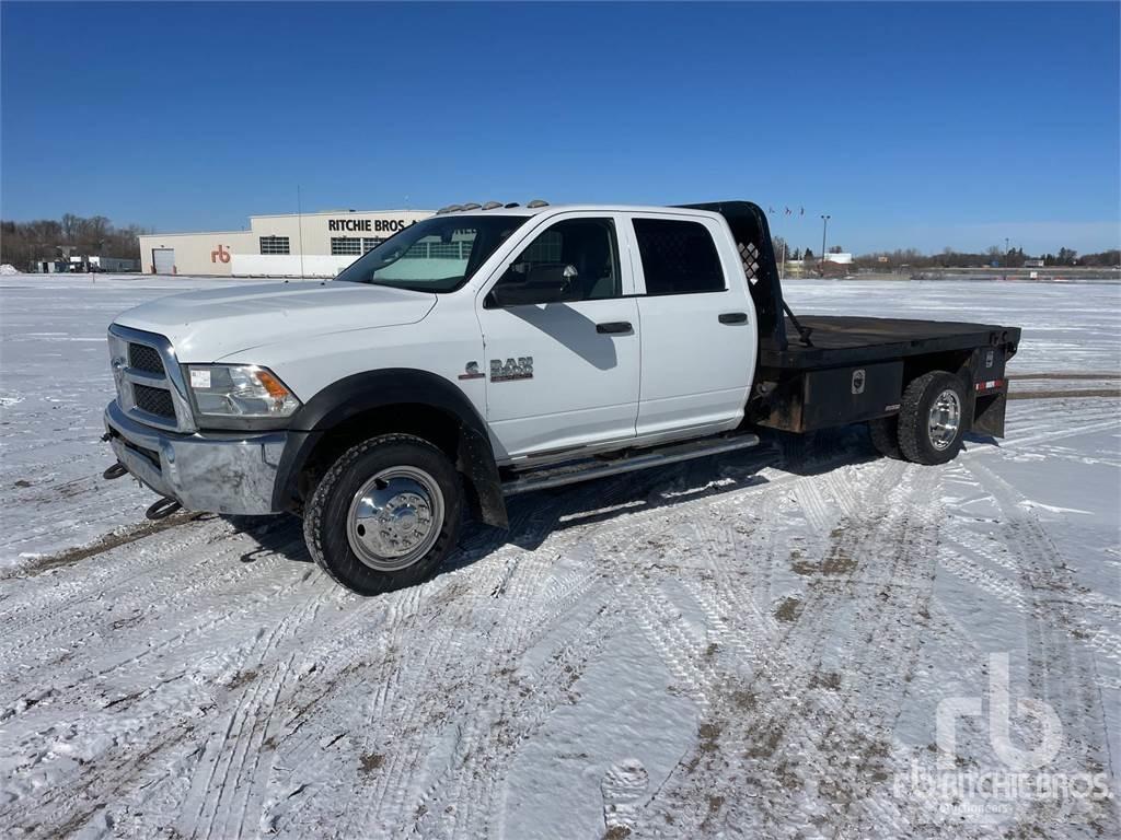 RAM 5500 شاحنات مسطحة/مفصلية الجوانب