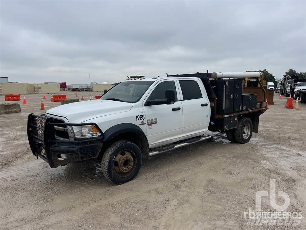 RAM 5500 شاحنات مسطحة/مفصلية الجوانب