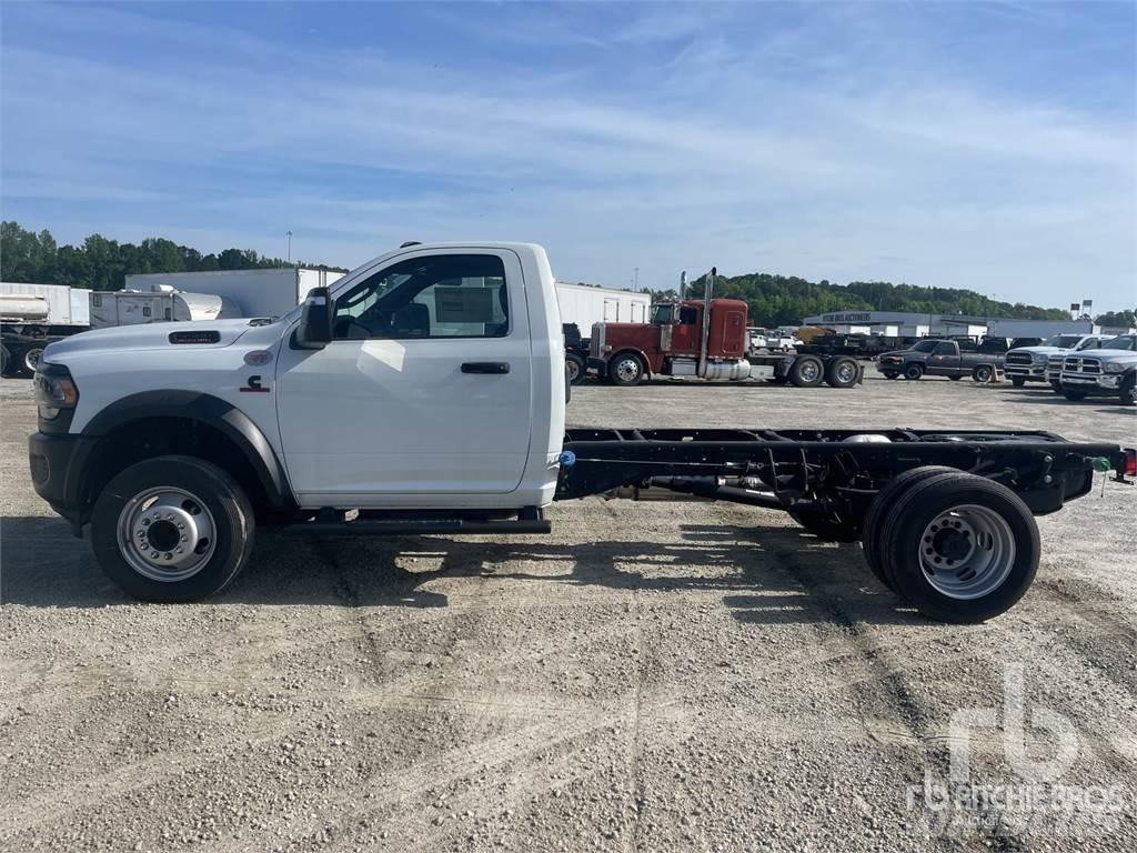 RAM 5500 شاحنات بمقصورة وهيكل