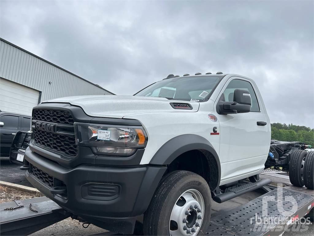 RAM 5500 شاحنات بمقصورة وهيكل