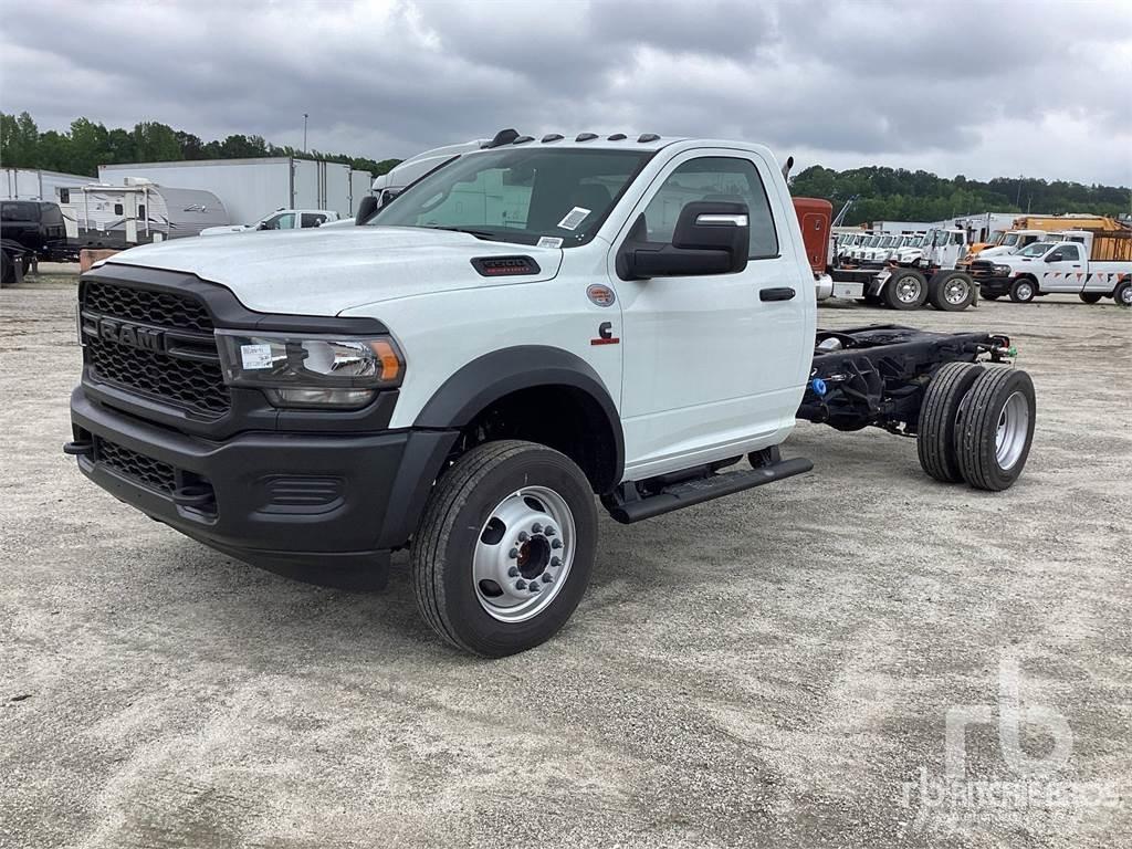 RAM 5500 شاحنات بمقصورة وهيكل