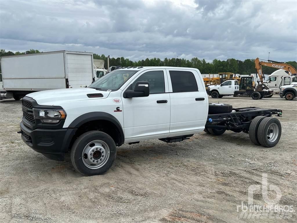 RAM 5500 شاحنات بمقصورة وهيكل