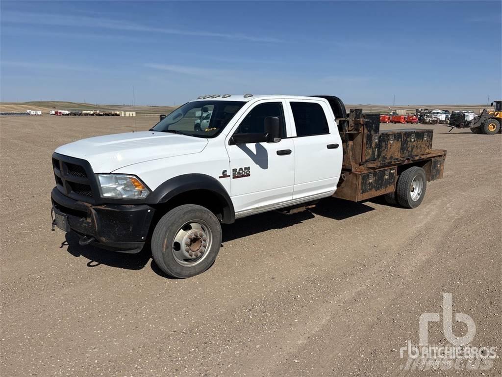 RAM 5500 شاحنات بمقصورة وهيكل