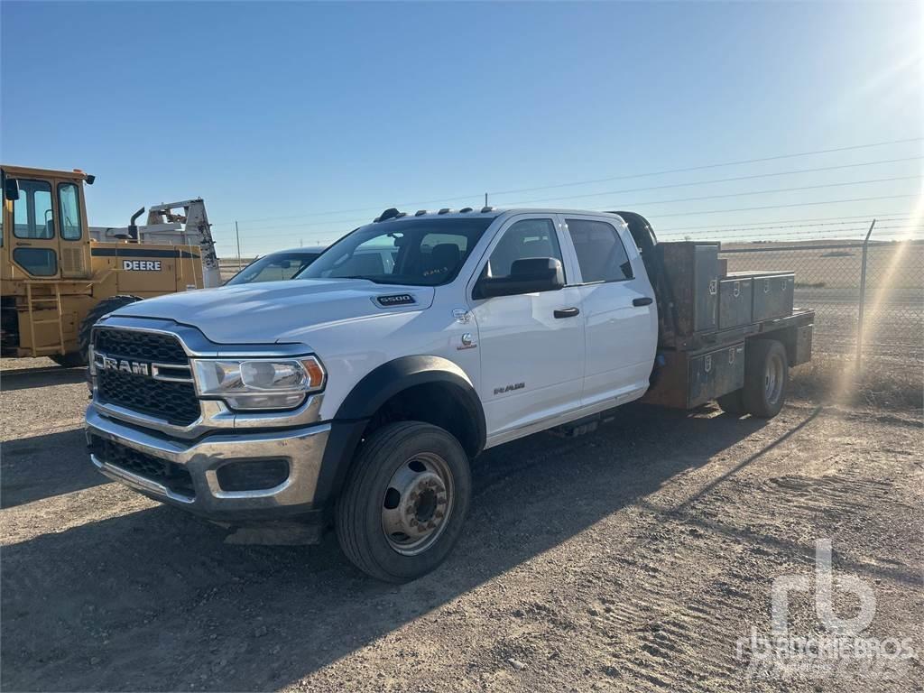 RAM 5500 شاحنات بمقصورة وهيكل
