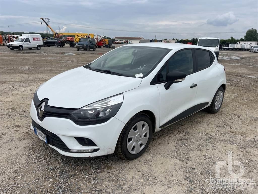 Renault CLIO شاحنة مقفلة