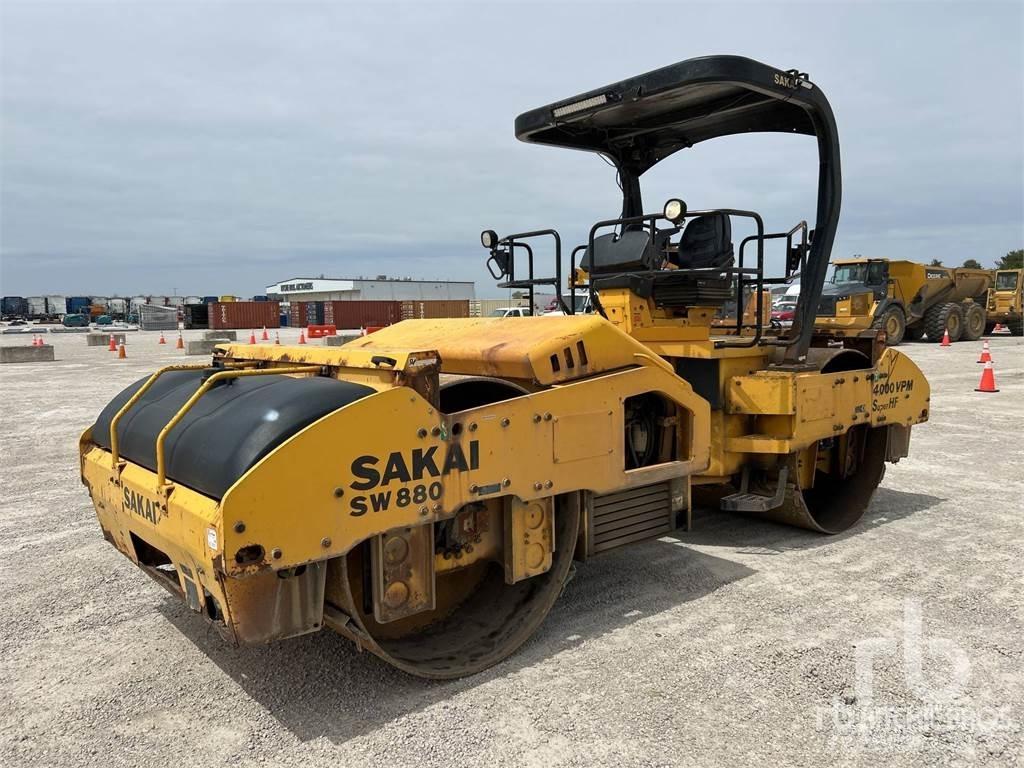 Sakai SW880 مداحل ثنائية الاسطوانة