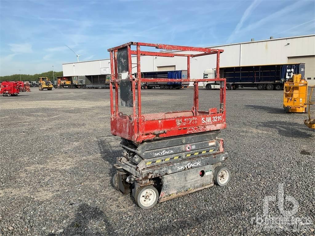 SkyJack SJ3219 رافعات مقصية الشكل