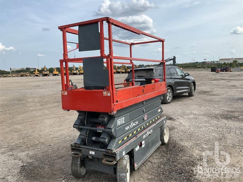 SkyJack SJ3226 رافعات مقصية الشكل