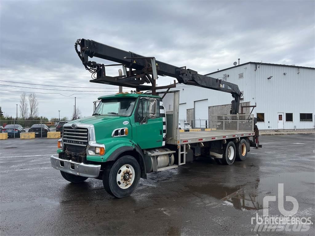 Sterling L7500 شاحنات الرافعات