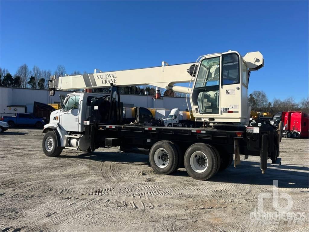 Sterling L7500 شاحنات الرافعات